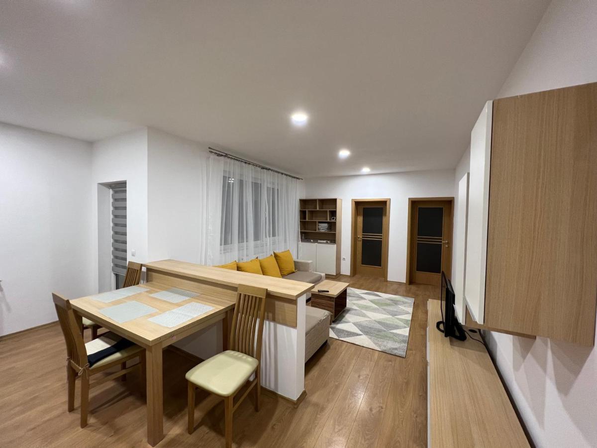 Mrm Aparthome Floresti  Luaran gambar