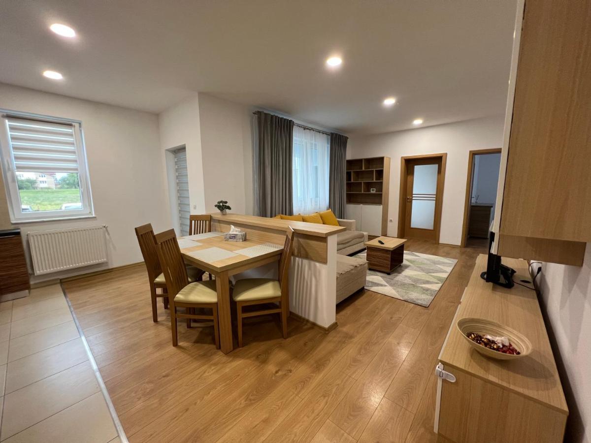 Mrm Aparthome Floresti  Luaran gambar